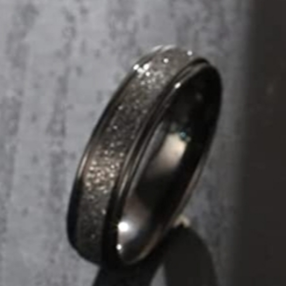 BLACK SPARKLE & SHINE  RING STAINLESS STEEL SIZE 8 BAND GREAT FOR STACKING